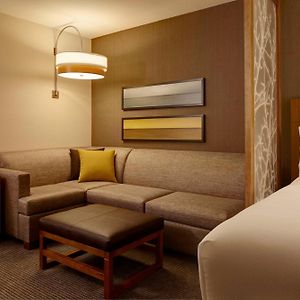 Upper Floors Queen Room