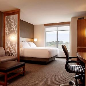 Upper Floors King Room